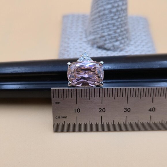 Size 8 Sterling Silver Brilliant Pink Cubic Zirconia Gem Band Ring A5333 - Picture 8 of 9